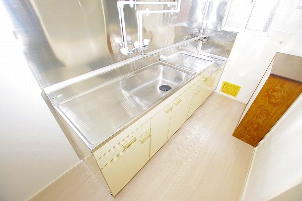 オアシス下到津 キッチン