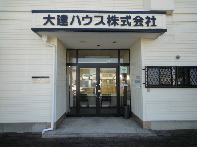 三方原町貸事務所 玄関