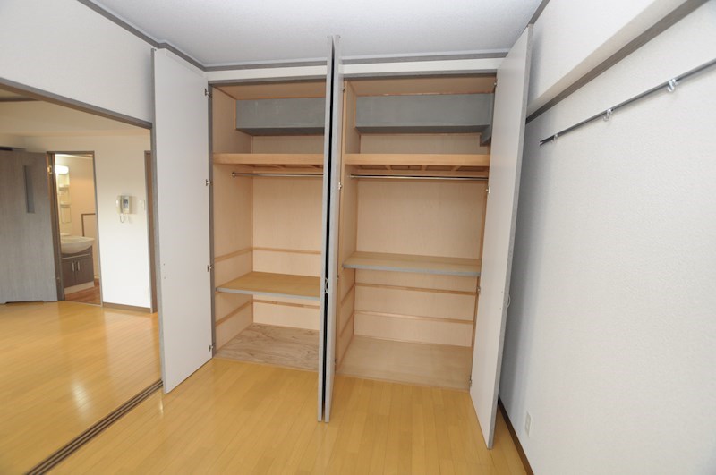 ロイヤルセンターＢＬＤ 収納