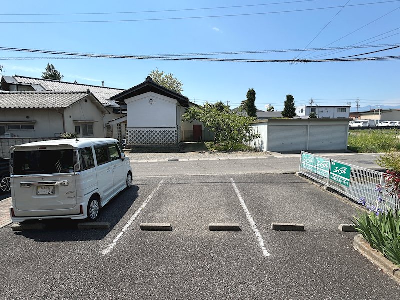 エルム A 駐車場