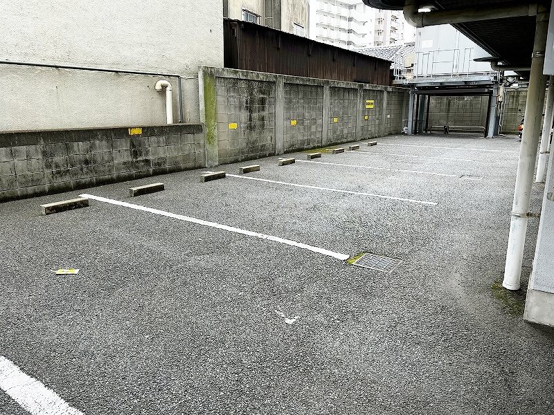 ロイヤルブリッジ 駐車場
