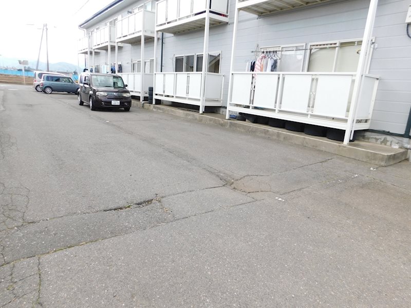 アインス 駐車場