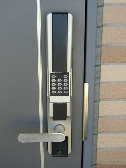 パルコート明ケ島 玄関