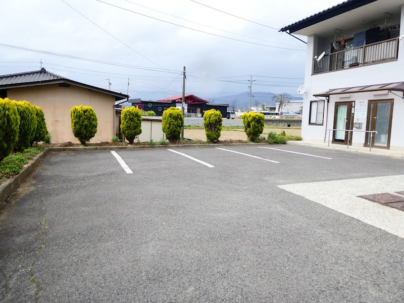 田口アパート（小島田） 駐車場