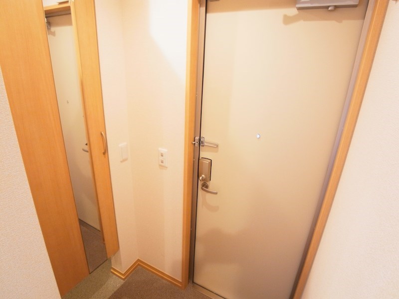 パインヒルズ胡録台 玄関