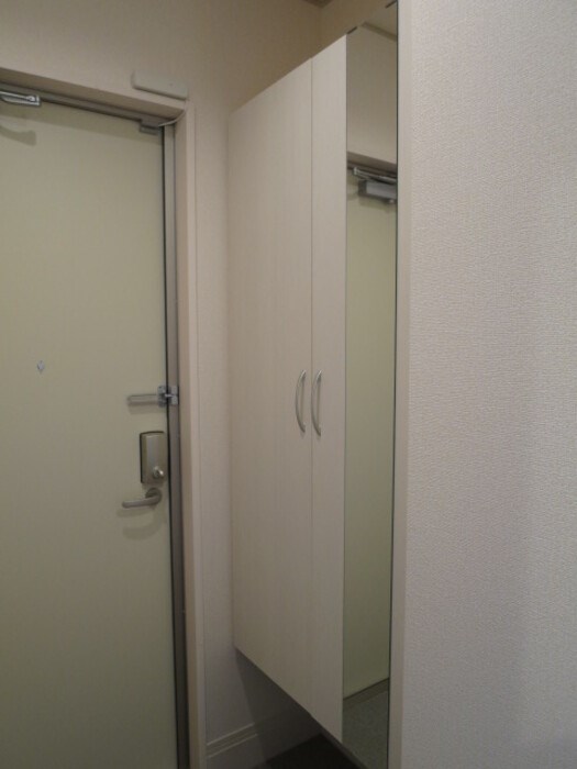 パインヒルズ胡録台 玄関