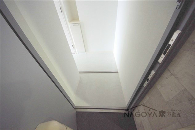 スクエア・アパートメント 玄関