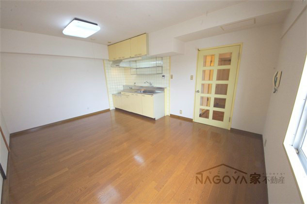 イエローハウス栄 リビング