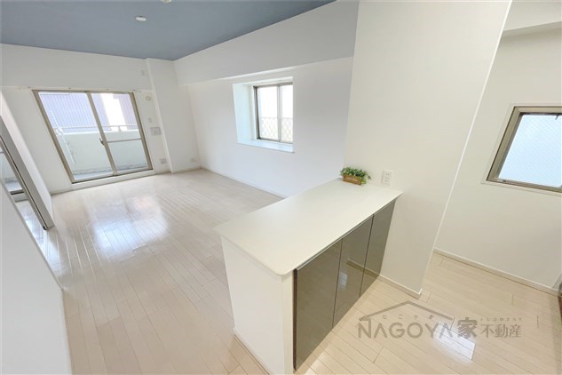 ラドーニ清水 リビング