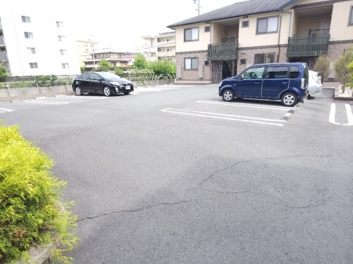 ツイトローネ２番館　Ａ 駐車場