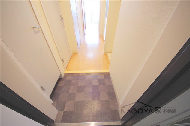 クラシタイヤー新栄 玄関