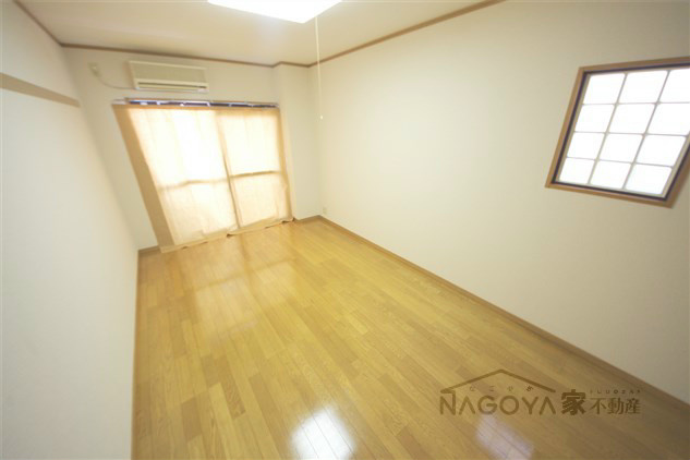 シャトー村瀬千代田 リビング