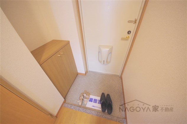 ヒルズ新栄 玄関