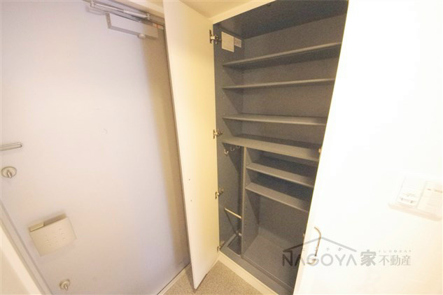 プレサンス新栄リミックス 玄関