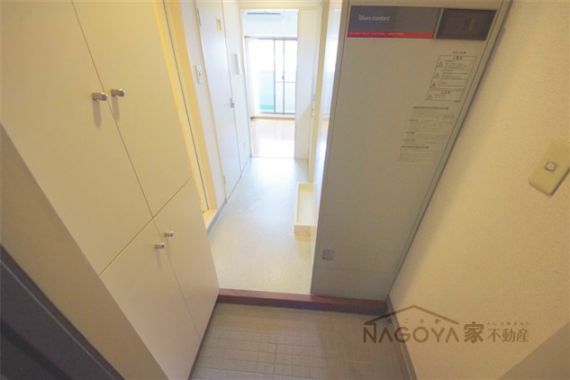 三恵ハイツ 玄関