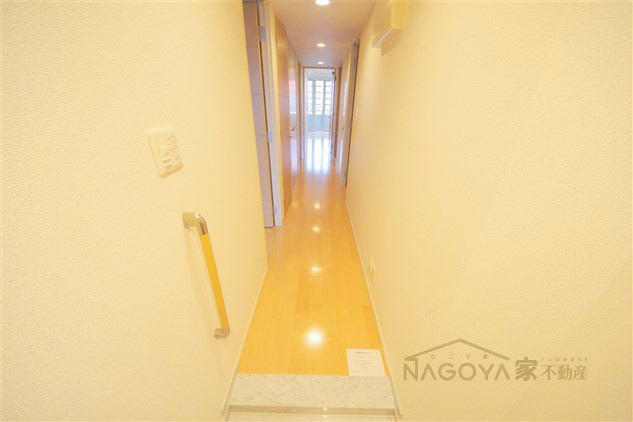 レジディア泉 玄関