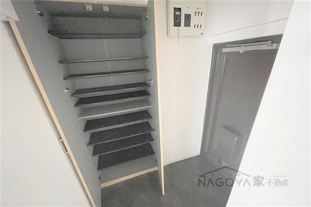 シンエーハイツ千種 玄関