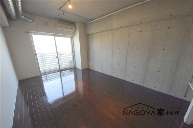 泉アパートメント リビング