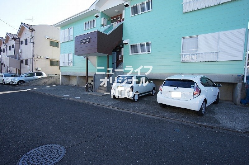 ロイアルヒルズパレス 駐車場