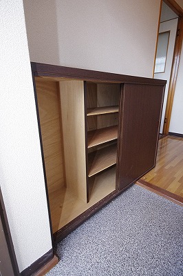 シャトレ津田新町 玄関