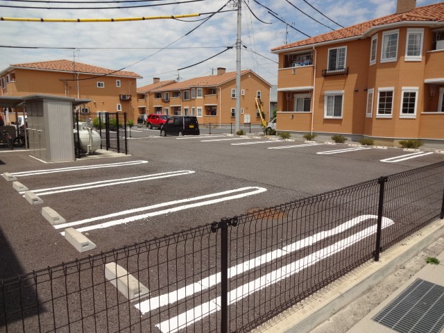 ローズ・パレス・ツバサA 駐車場