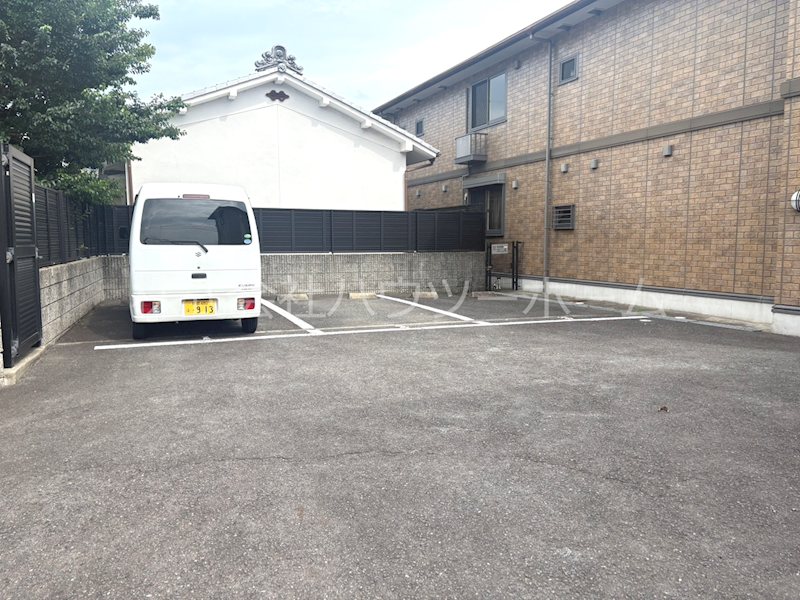 セジュールリンデン 駐車場