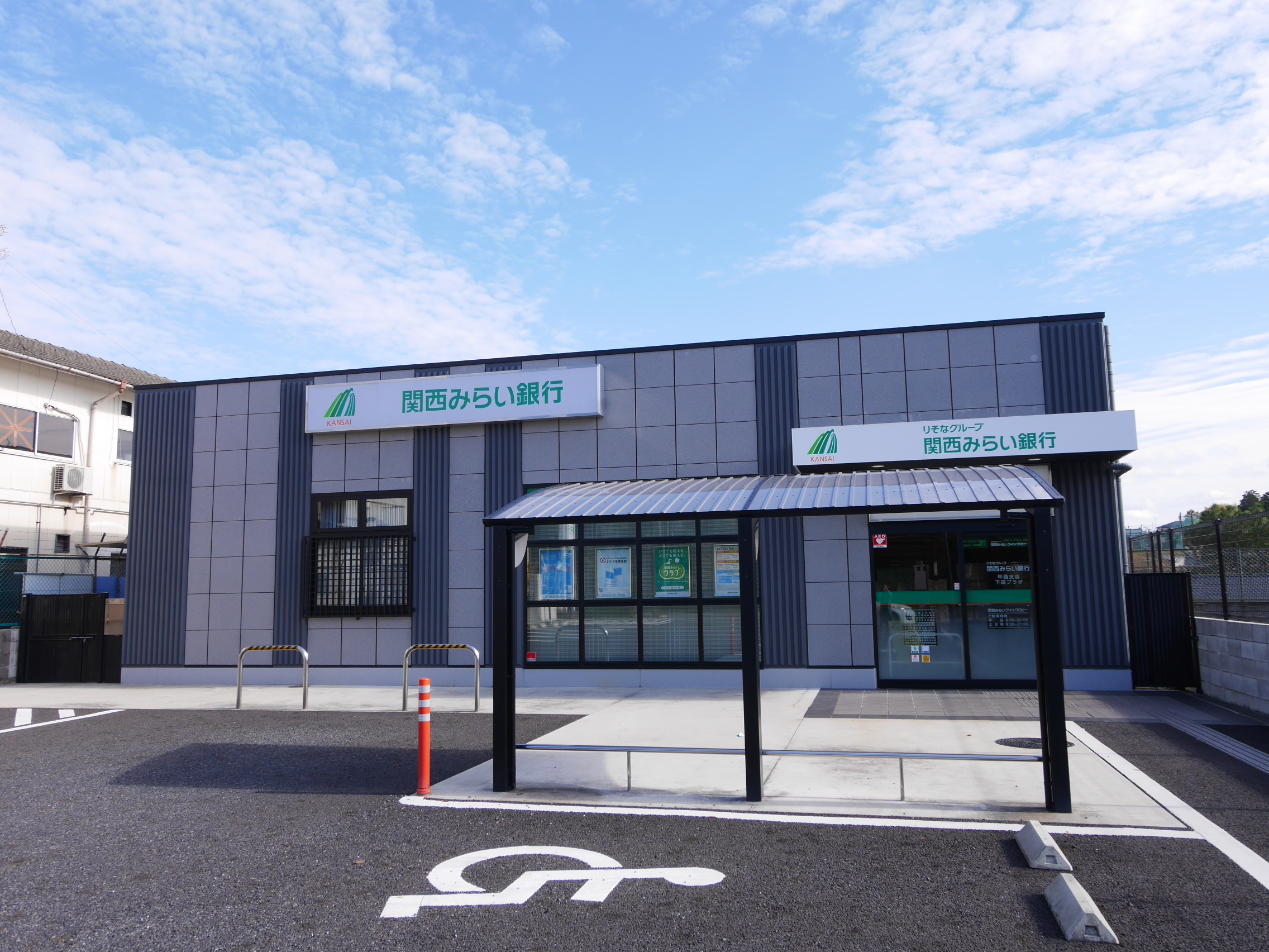 カーペンターハウスⅢ 銀行