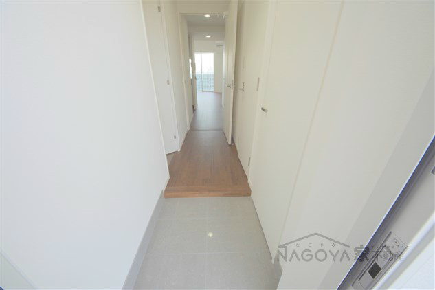 CORNES HOUSE NAGOYA 玄関