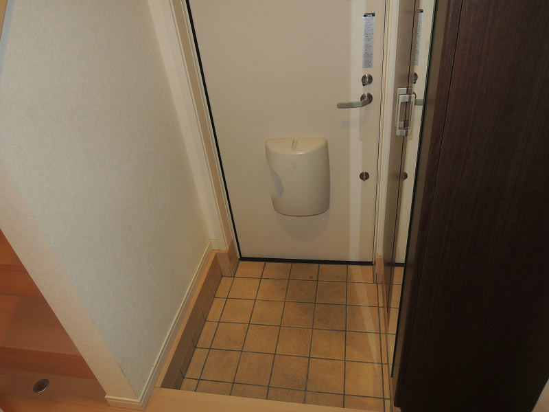 ルミエール西山本 玄関
