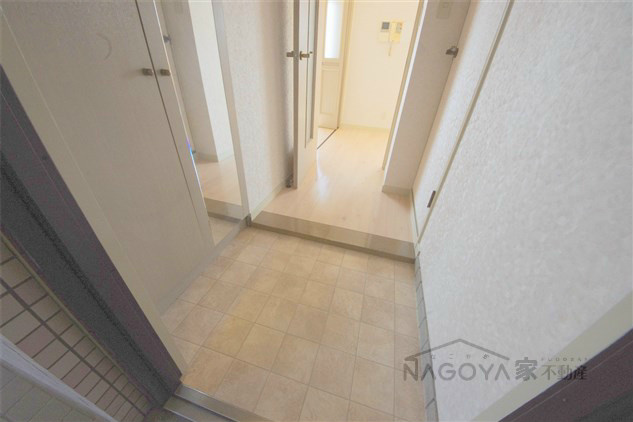 パルナス栄 玄関