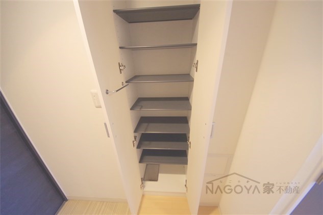 リヴシティ栄弐番館 玄関