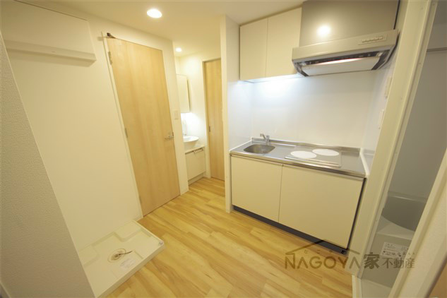 パルティール上前津 玄関