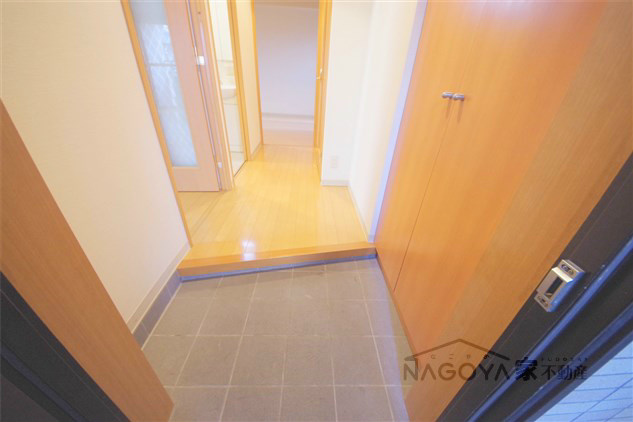 アビタシオン葵 玄関