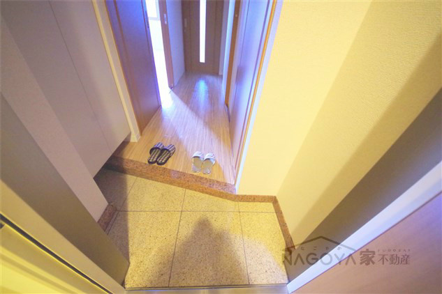 サン・フシミビル 玄関