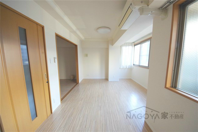 サン・フシミビル リビング