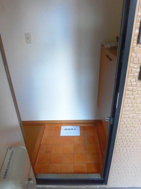 ハイカムールカスガ 玄関