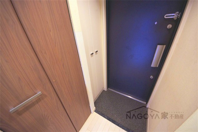 プレサンスＳＡＫＡＥ白川公園 玄関