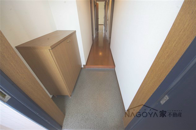 覚王山センタービル 玄関