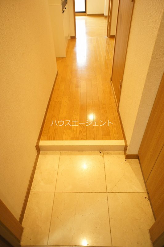 フォレストコートイースト 玄関