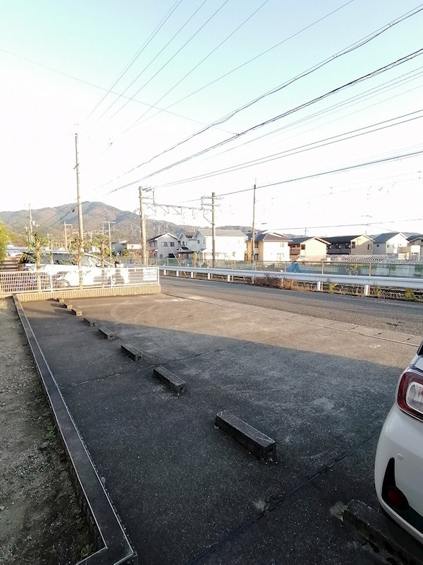 ヴィレッジ岩倉 駐車場