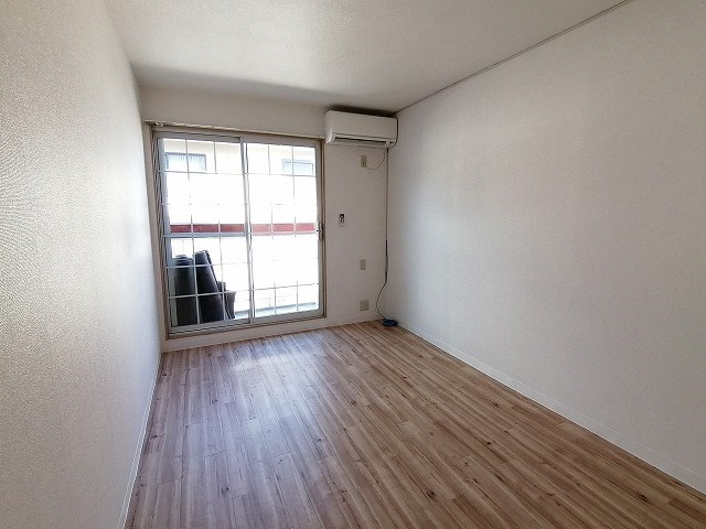 ヴィレッジ岩倉 ベッドルーム
