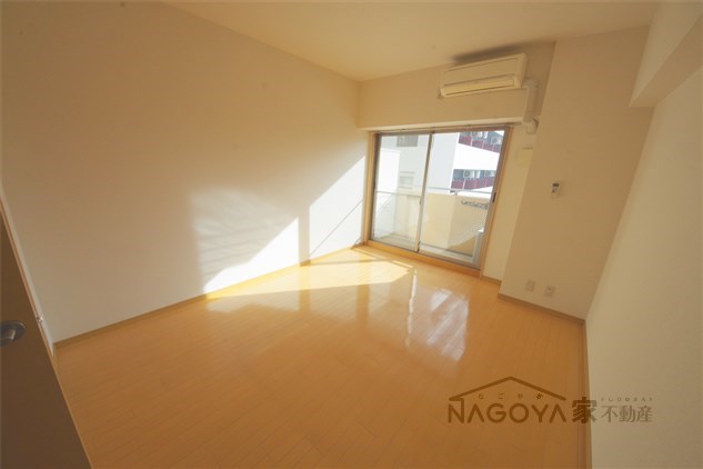 セレブランド堀田駅前 リビング