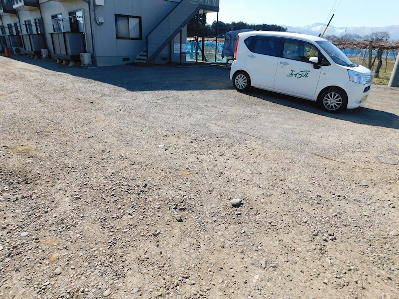 ディアス松美 駐車場
