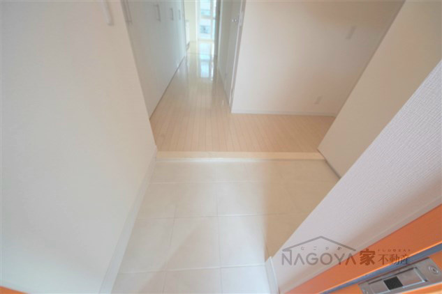 エスティメゾン葵 玄関