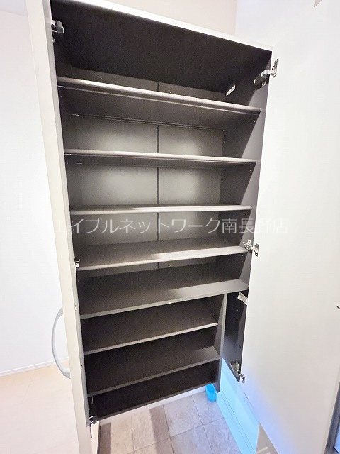 カーサ　レザン 玄関