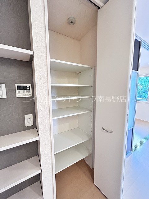カーサ　レザン 収納