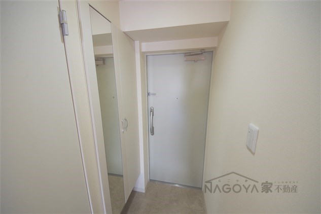 ツインアウルズ 玄関