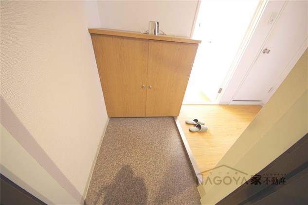 レスカール白金 玄関