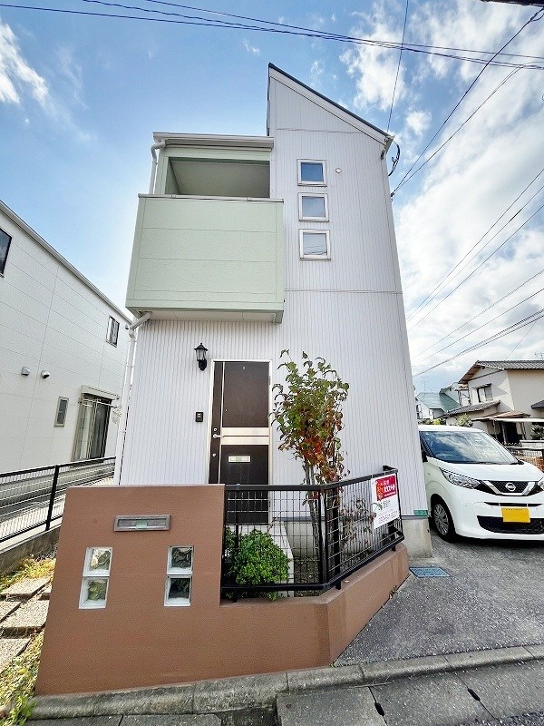 フィールドイン湯川Ⅲ　Ｄ棟 101号室 外観