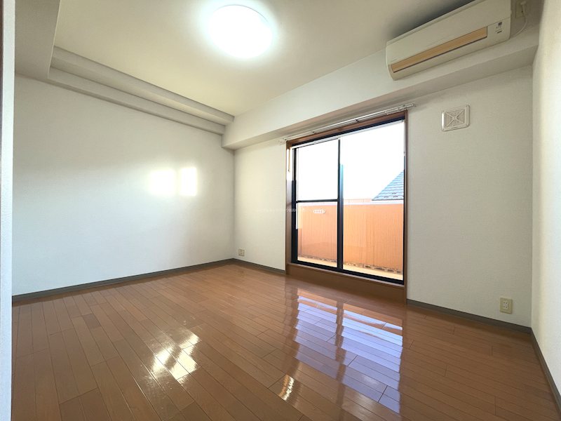 BUENA上大川前通10番町 リビング